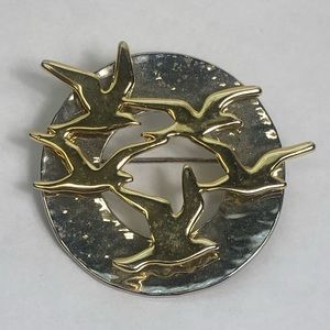 Birds in flight Brooch/pin Chrome Gold tone 3D 1.25 circle Geese Fowl